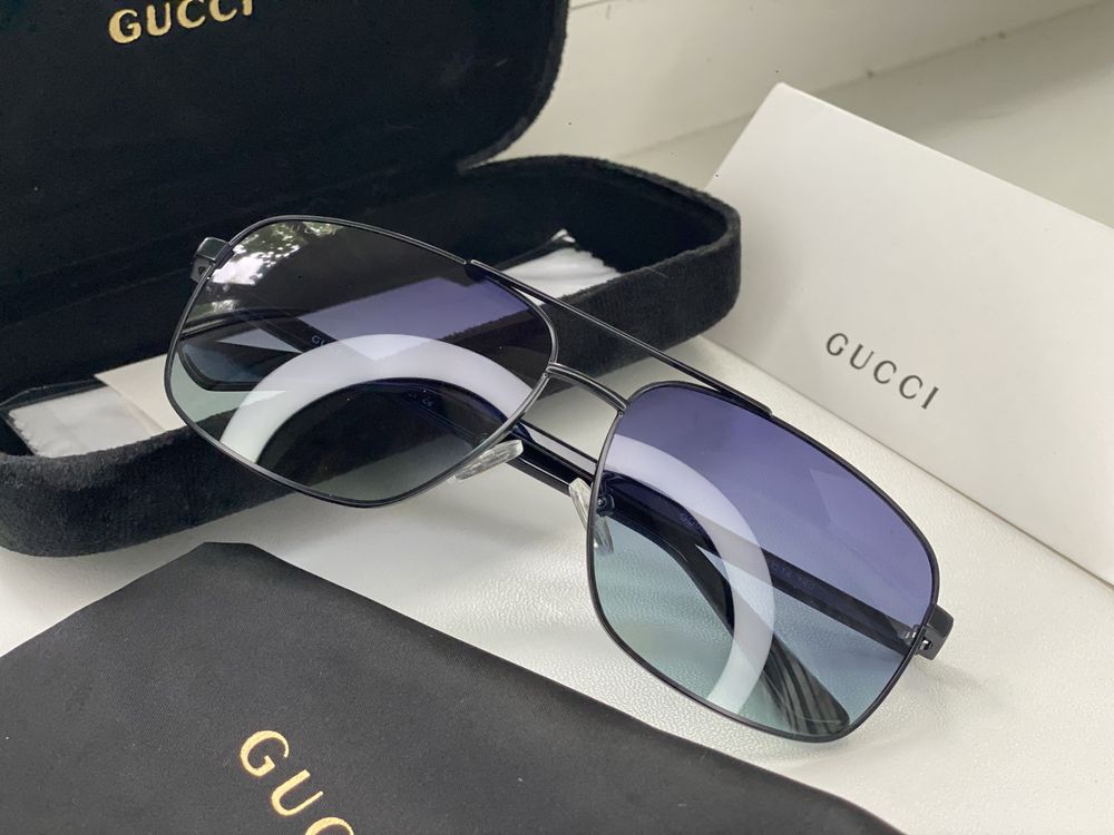 Солнцезащитные очки Gucci.