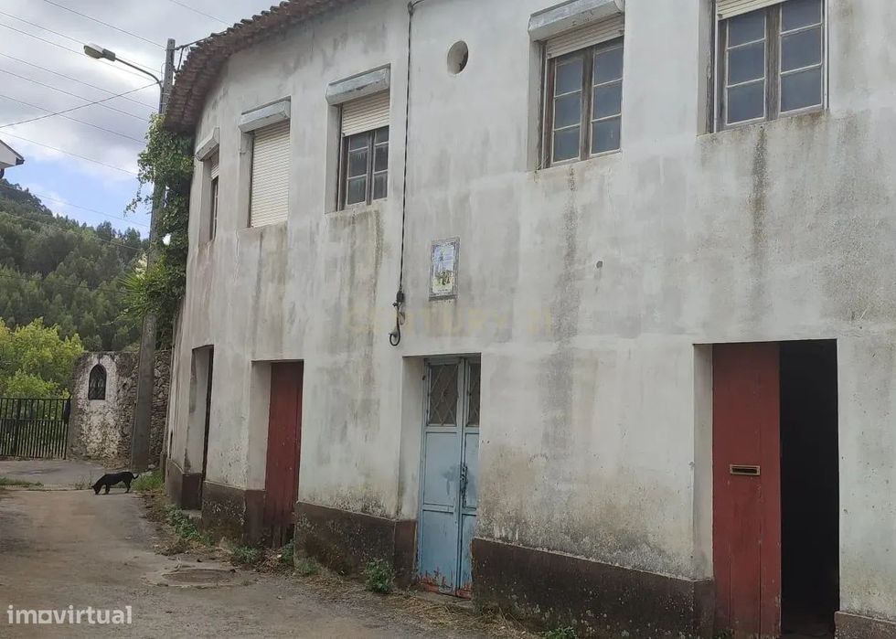Moradia T2 para Remodelação Total - Lousã