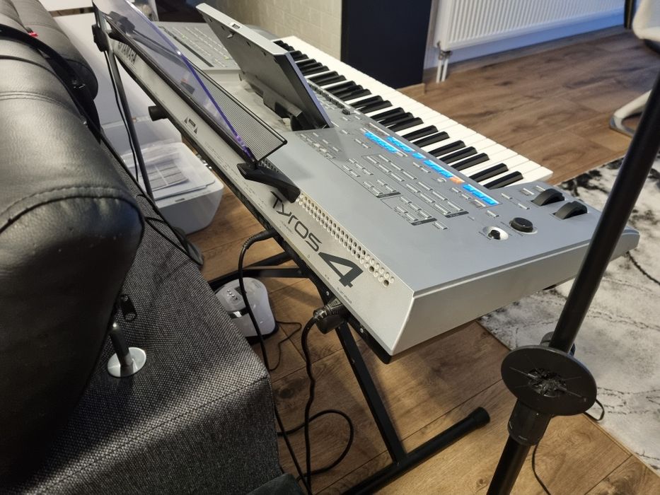 Yamaha Tyros 4 + pulpit+ statyw+ instrukcja+ futerał Super stan.