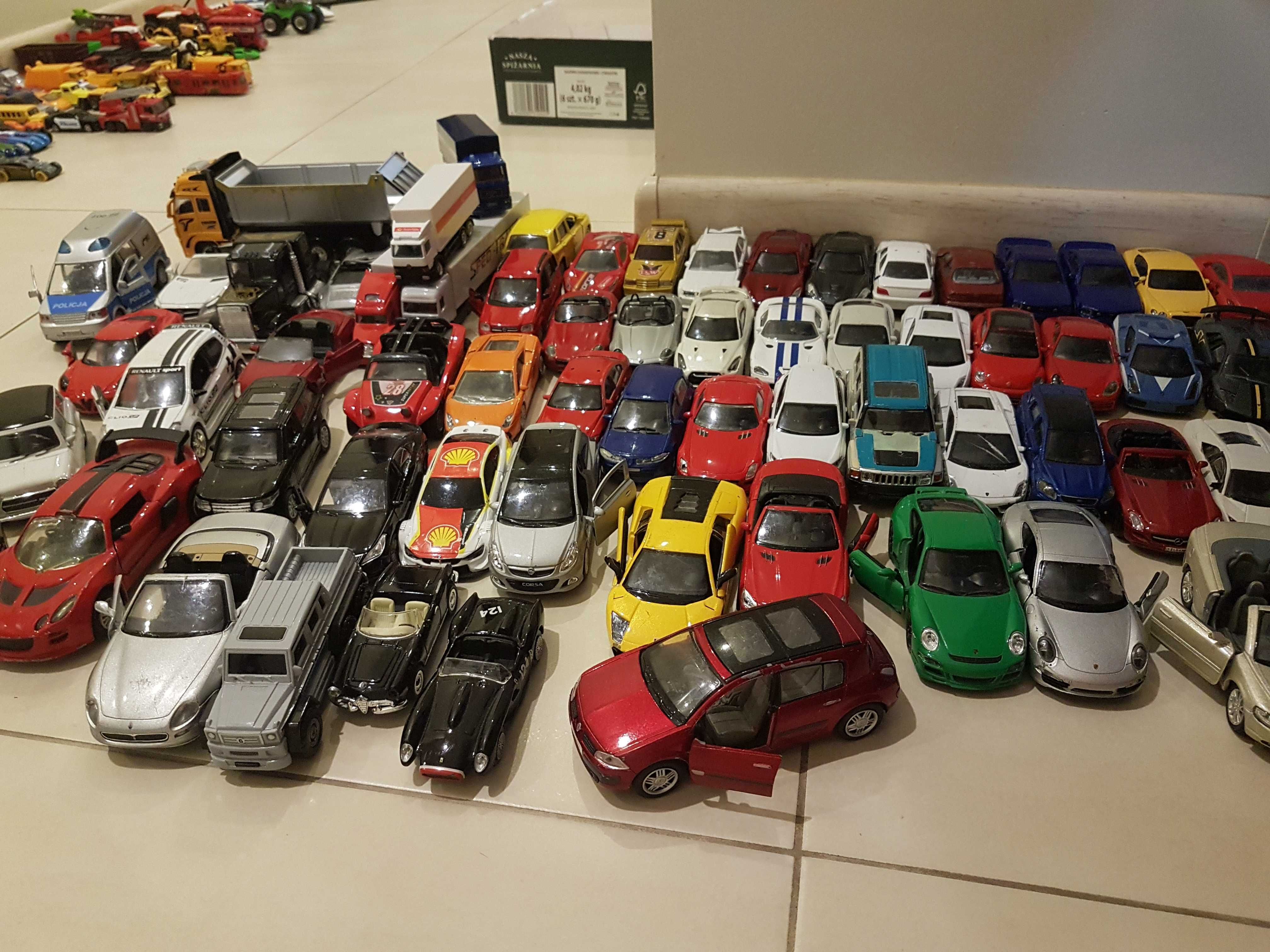 Autka zabawki resoraki samochodziki hot wheels i inne traktory