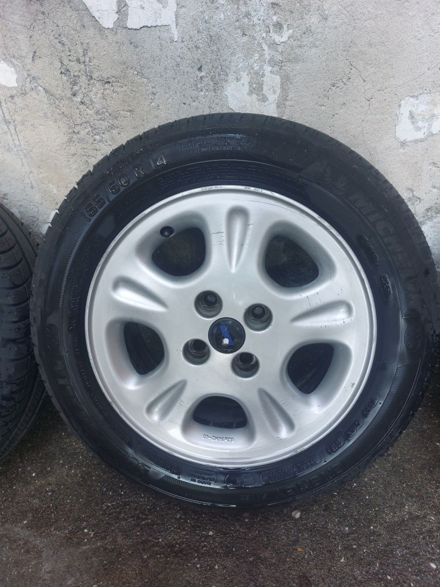 Vendo 4 Pneus + Suplente
