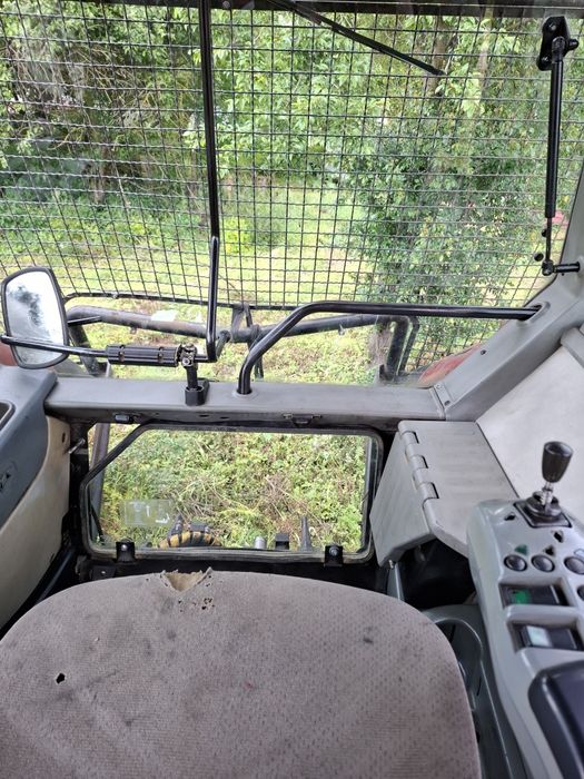 Valtra M150 z zabudową leśną