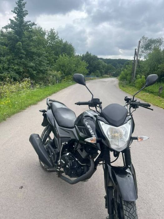 Продам мотоцикл Lifan ccr150.
