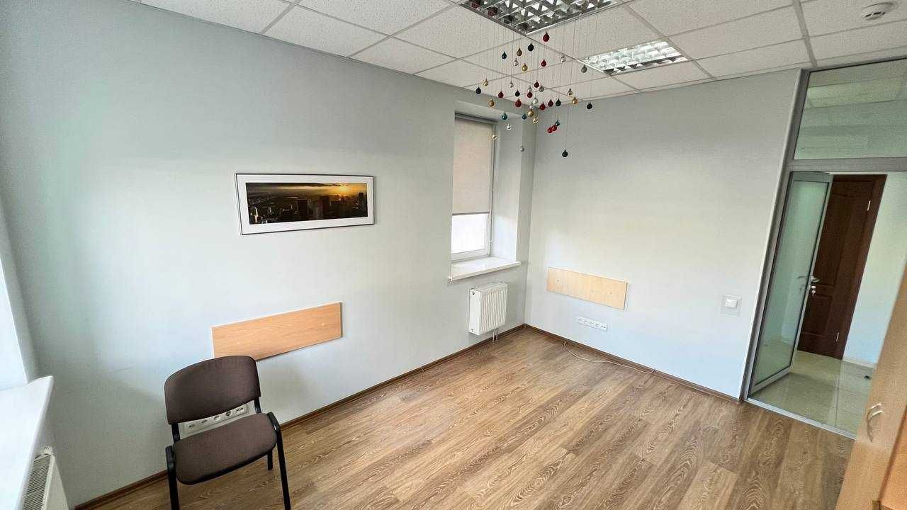 Оренда офісу 1-й поверх 180 кв/м  вул. Коновальця, 32 | Без комісії