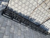 Konstrukcja stalowa nad wyspe, jako półka regał zadaszenie