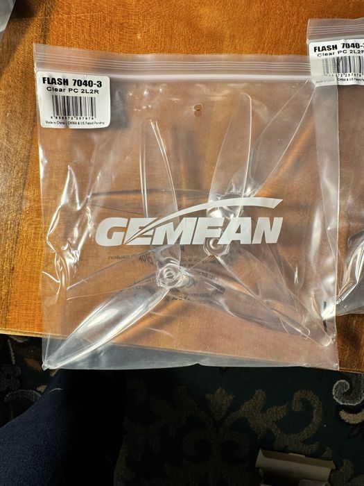 Пропелеры gemfan  flash 7040-3 clear PC 2L2R