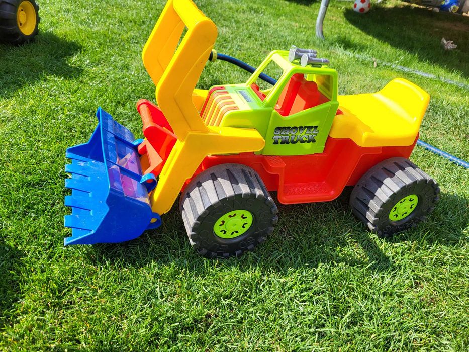 Duża koparka wywrotka jeździk