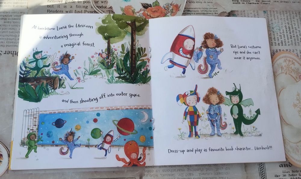 Книжка Luna Loves World Book Day — для малюків, англійською, як нова