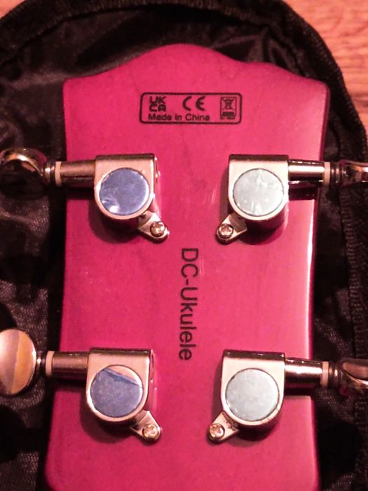 Harley Benton Ukulele DC elektryczne SG