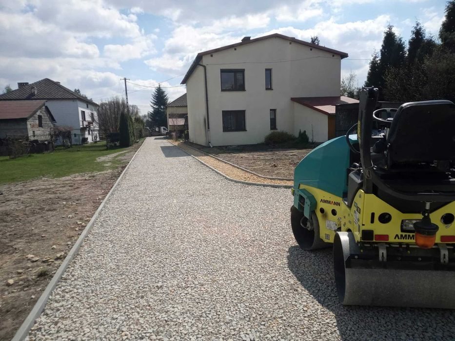 Prace ziemne minikoparka z wiertnicą i młotem | Koparko-ładowarka