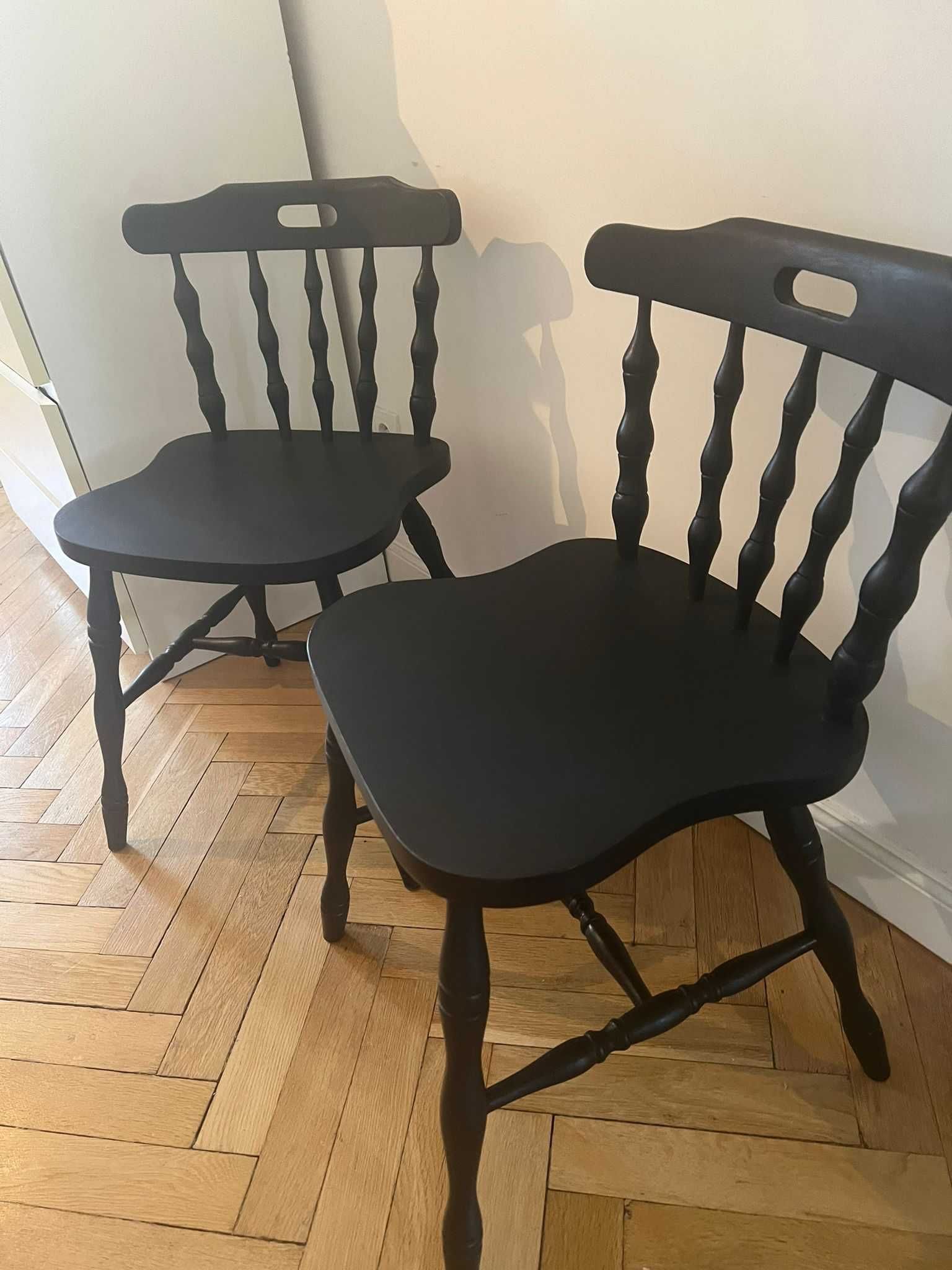 Drewniane krzesła stylowe