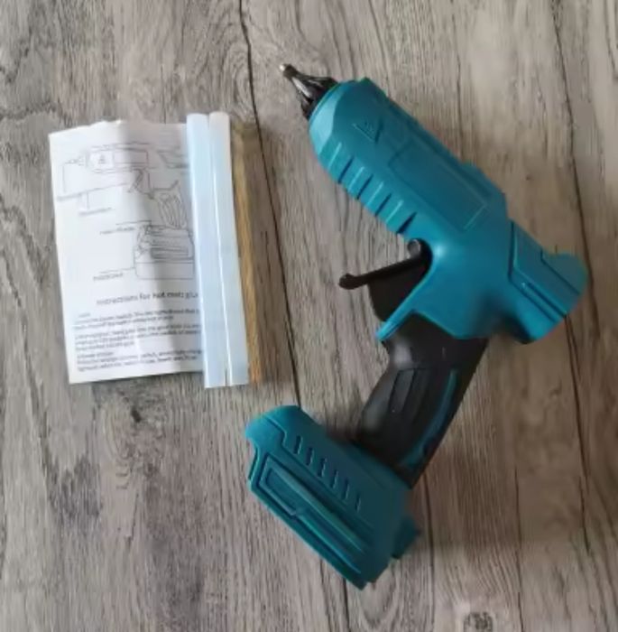 Аккумуляторный клеевой пистолет ( тип Макита)