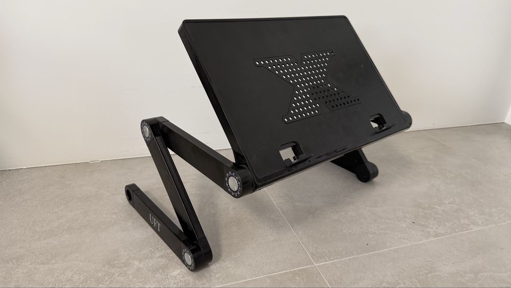 Столик для ноутбука UFT до 17” (з отворами для вентиляціі)