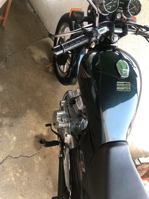 Moto CB em otimo estado com poucos kms preço pouco negociavel , dispon
