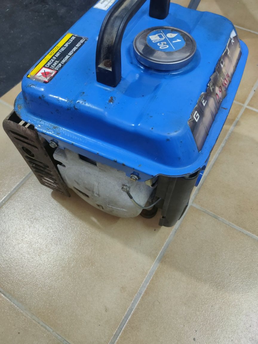 Gerador de energia 220V a 2T