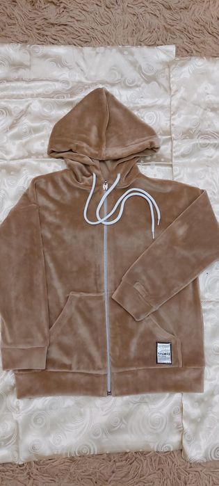 Костюм  велюровий  на замку