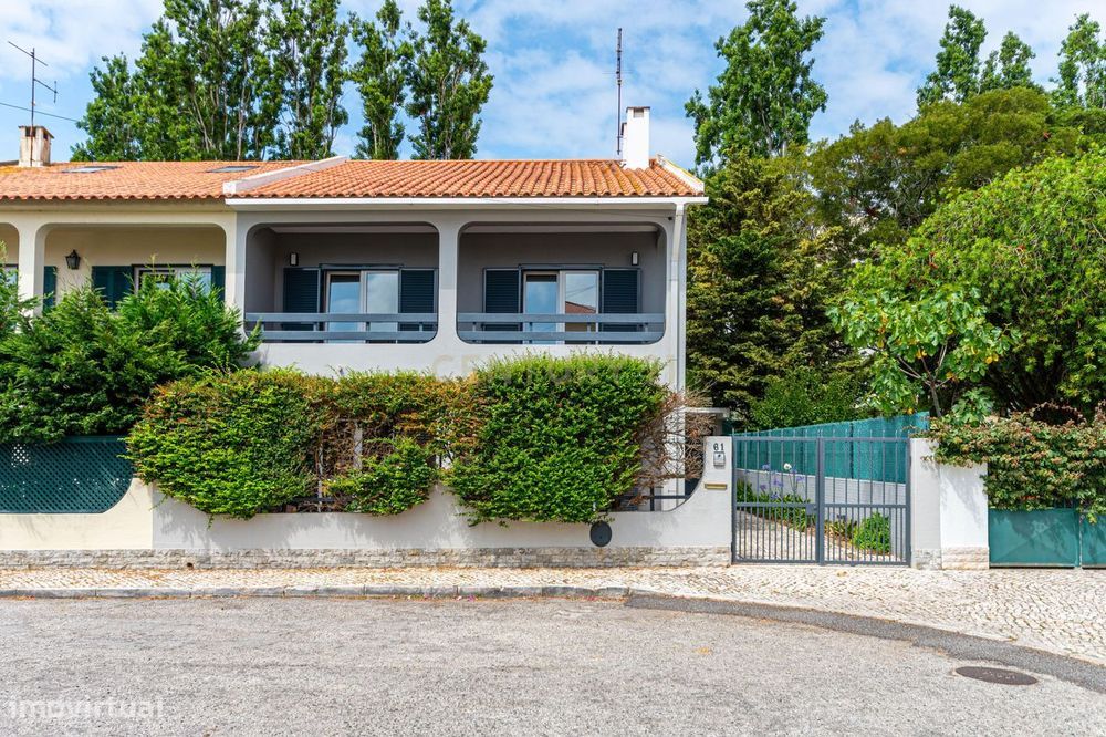 Moradia Unifamiliar T5 em Carcavelos