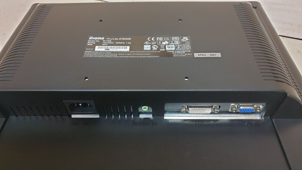 Monitor komputerowy LCD 19 cali VGA DVI używane