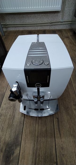 Кофеварка  кофемашина професійна Jura impressa j85