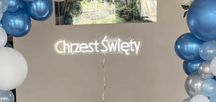 Neon z napisem " Chrzest Święty "