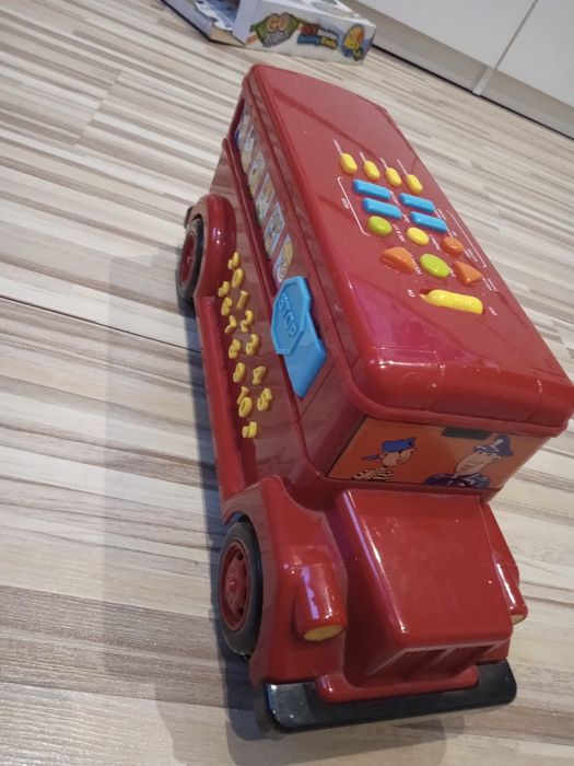 Duży interaktywny autobus