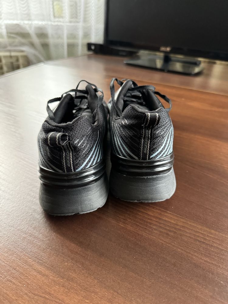 Кросівки Skechers, 43 EU