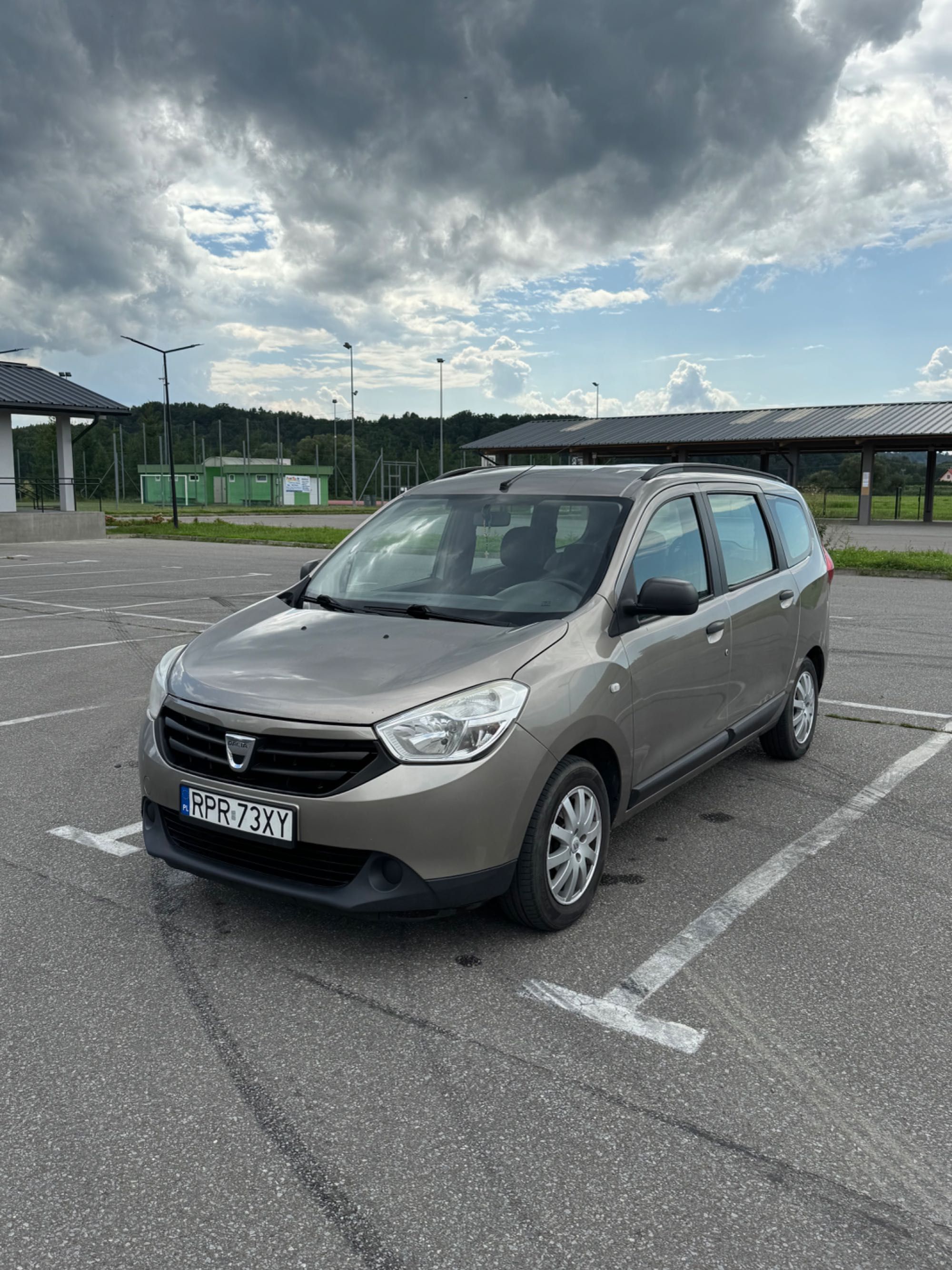 Samochód osobowy Dacia Lodgy