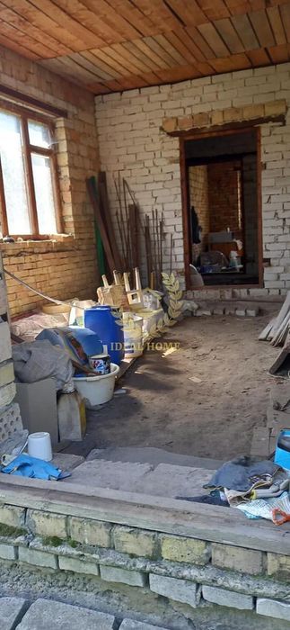 Продаж недобудованого будинку в Устимівці.