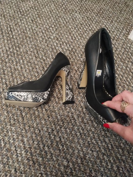 Босоніжки туфлі 38 розмір нові зміїний принт