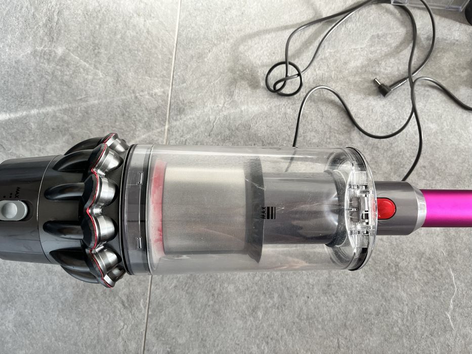 Odkurzacz pionowy Dyson V10 Cyclone Fuksja