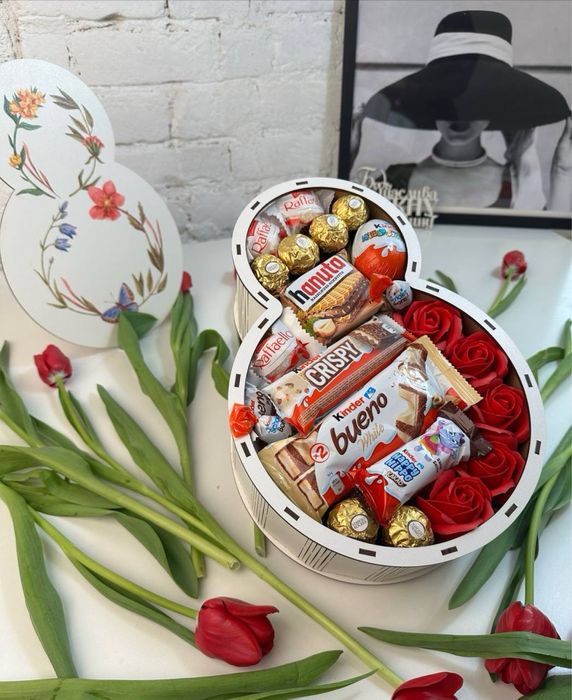 Подарунковий набір бокс з ведмедиком Тедді та цукерками