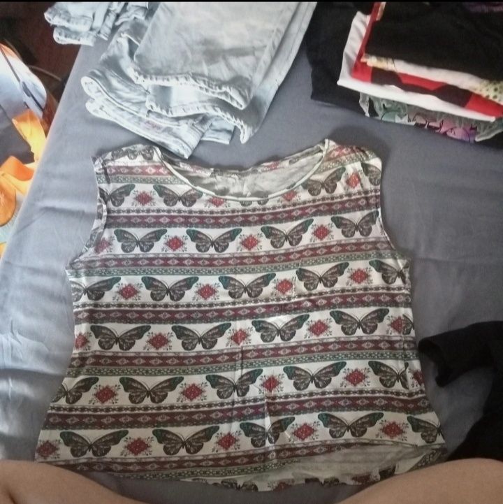 Vendo várias peças de roupa (tamanhos e preços abaixo)