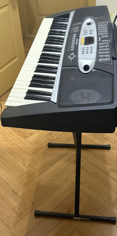 Синтезатор с подставкой