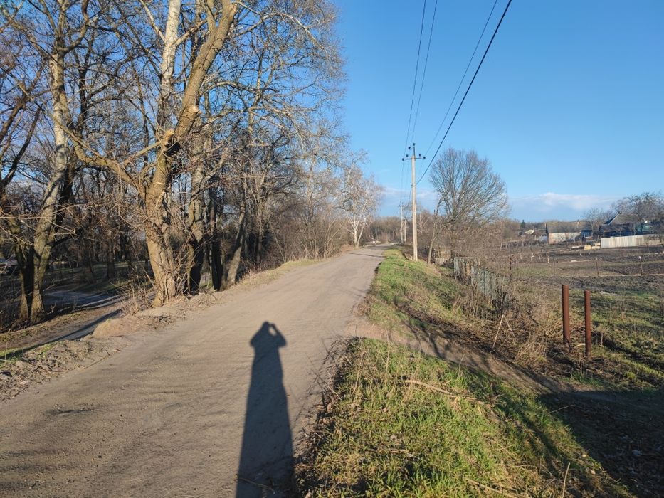 Земельный участок на Луке. Не агенство. На две улицы. Возле реки.