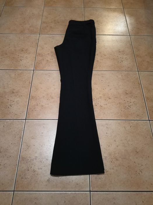 Eleganckie czarne spodnie dzwony, biodrówki materiałowe rozmiar XS