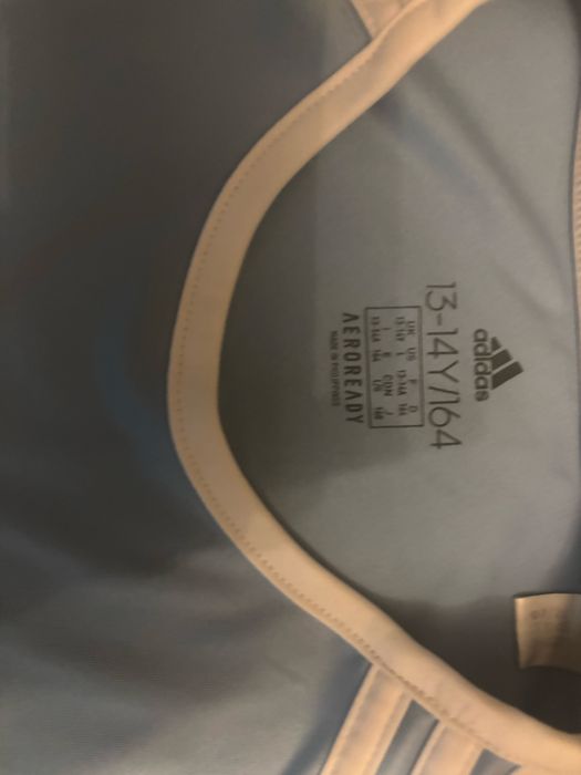 T shirt adidas azul claro