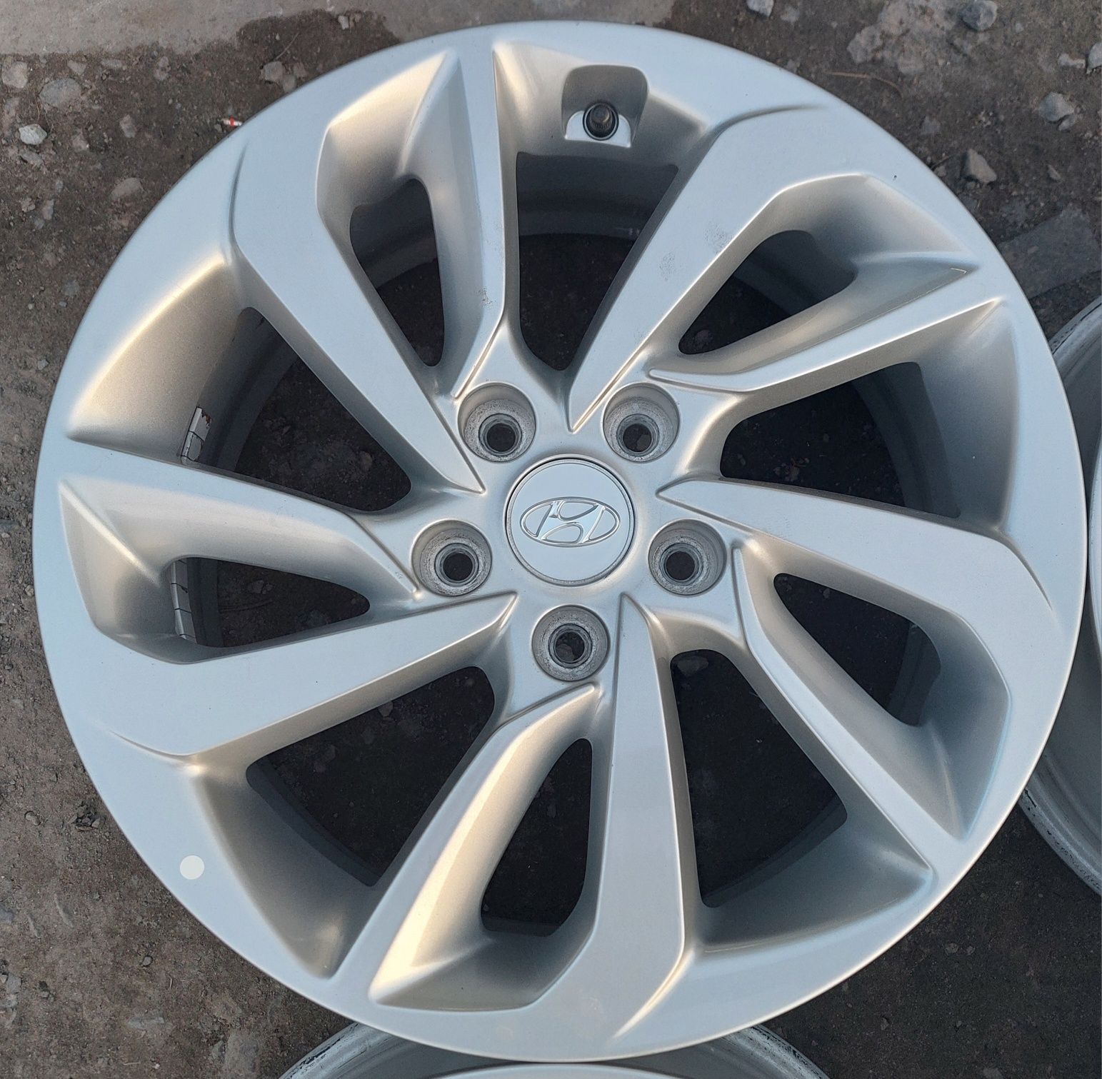 5 114,3 R17 Hyundai Tucson Sonata Santafe