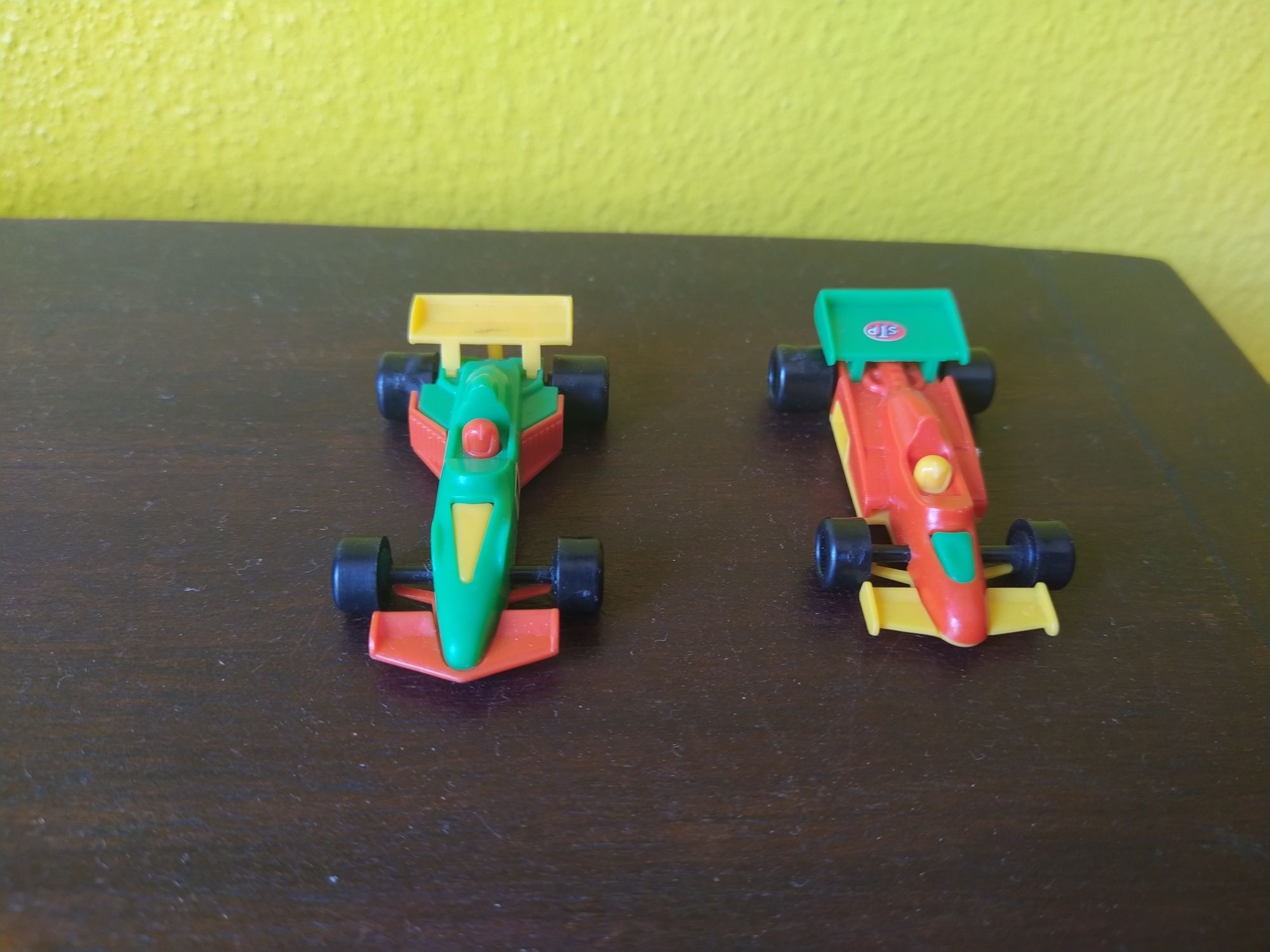 Conjunto de dois antigos veículos em plástico da Bruder