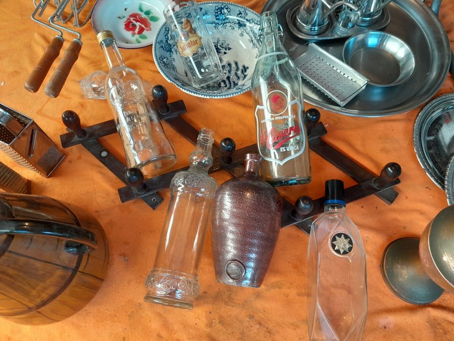 Louças e outros Utensílios de cozinha usados . Garrafas. E muito mais