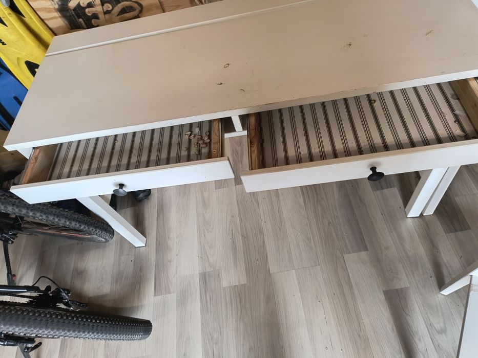 Stolik, półki Ikea.