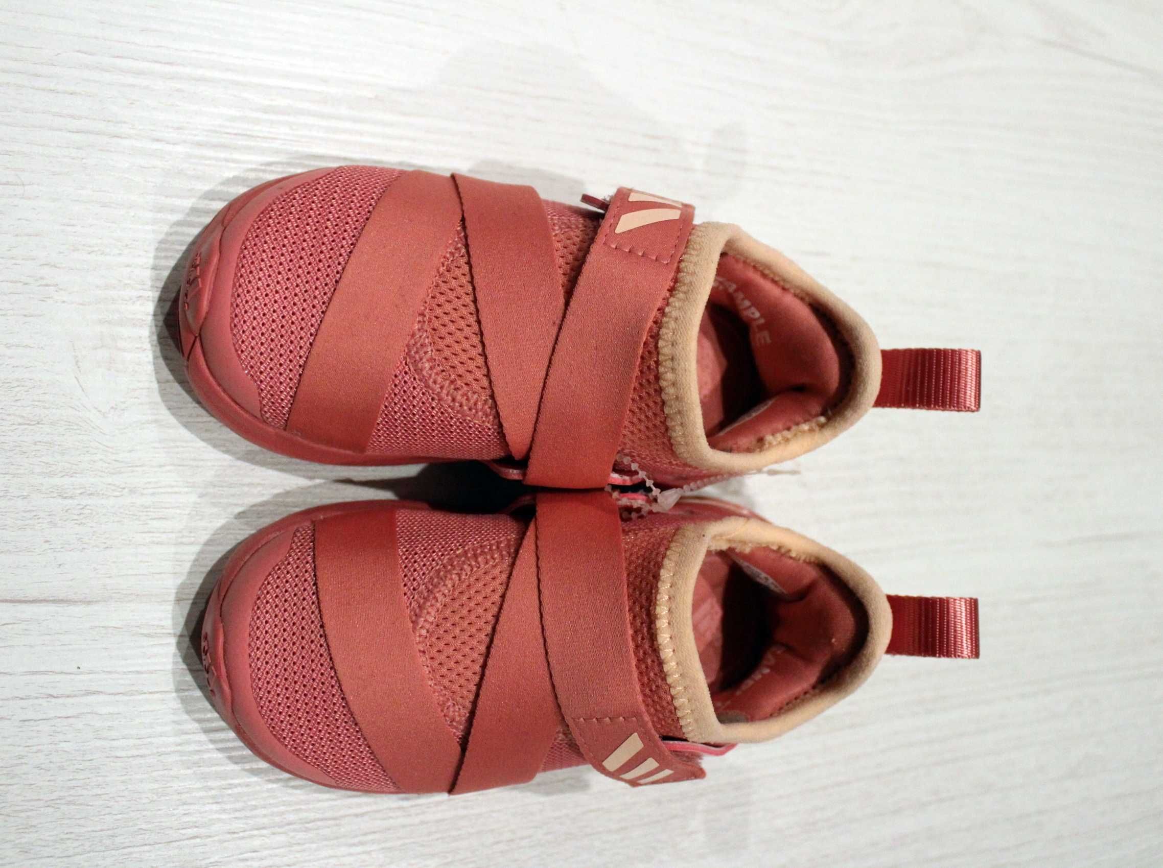 Adidas-seria Forta Run- buty dziecięce, rozmiar 22, nowe.