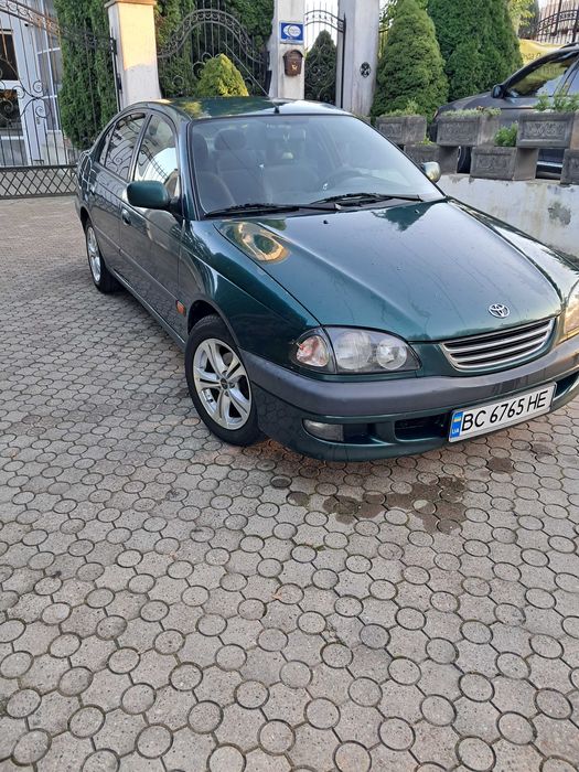 Тойота Авенсіс 2000р