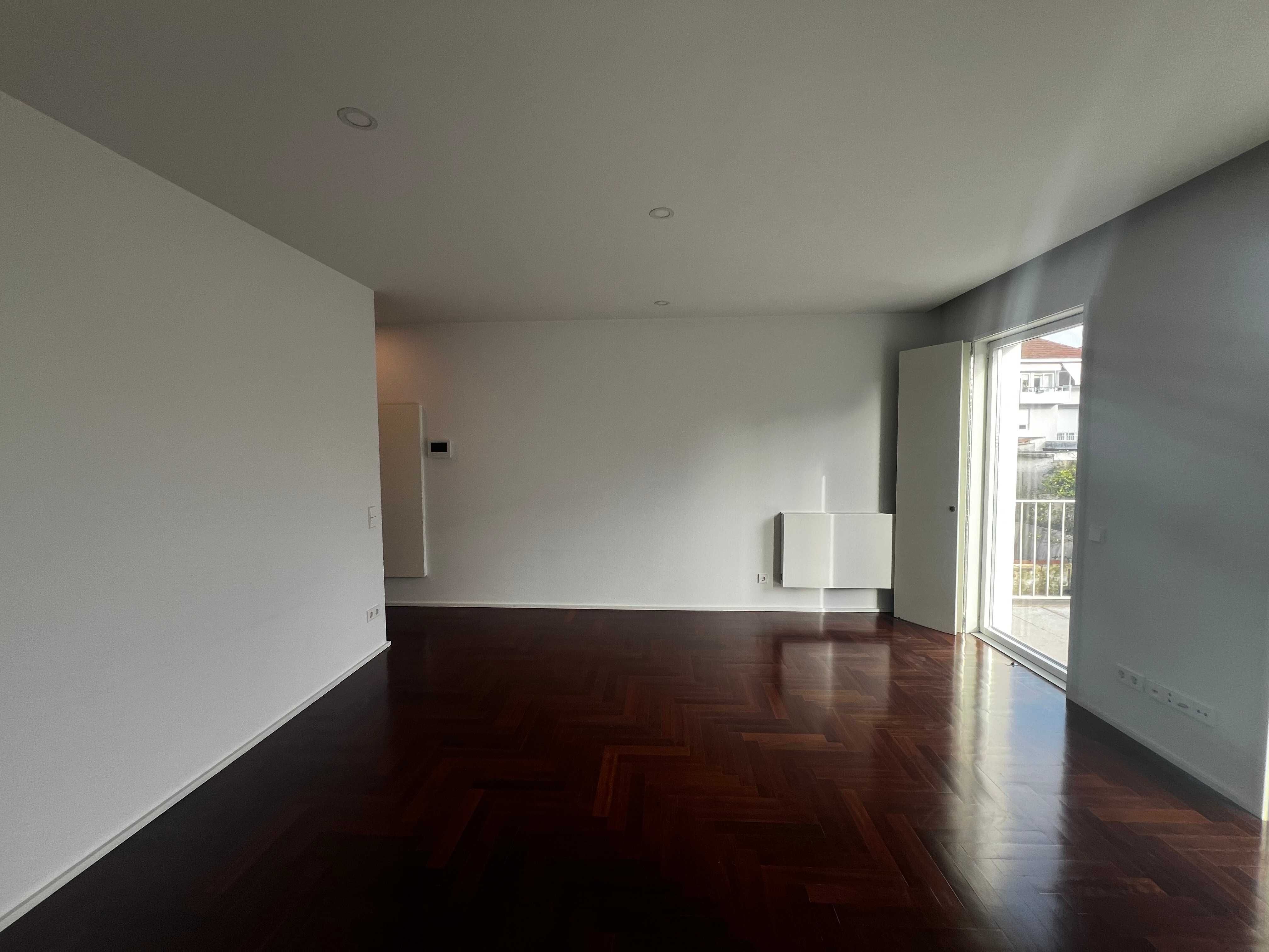 Apartamento T2 junto ao Metro Casa Música