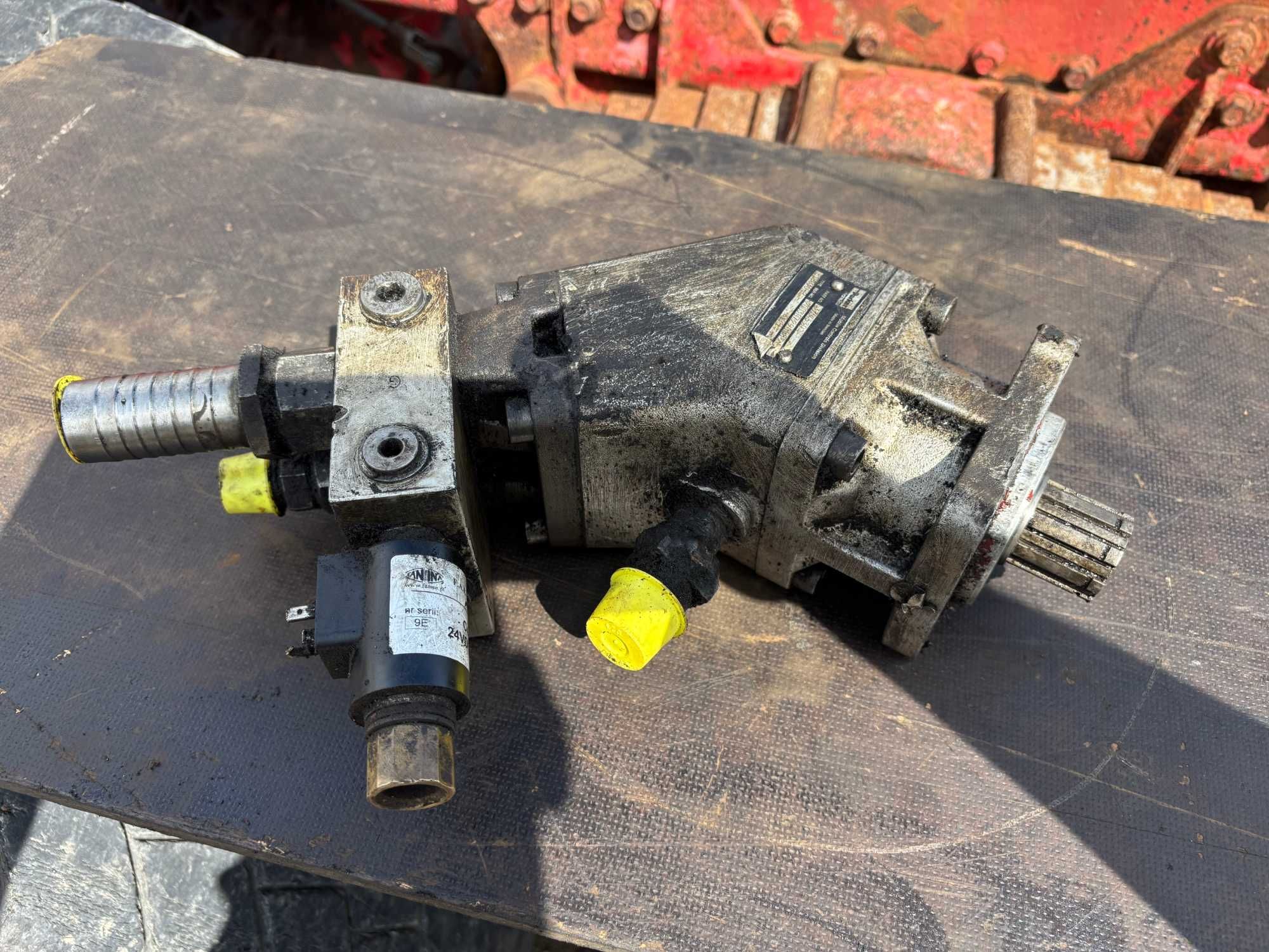 Pompa hydrauliczna Parker F1-030-R z elektrozaworem