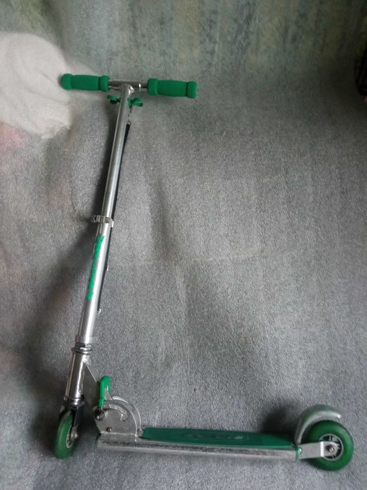 Городской фирменный самокат. Со спидометром, компьютером.