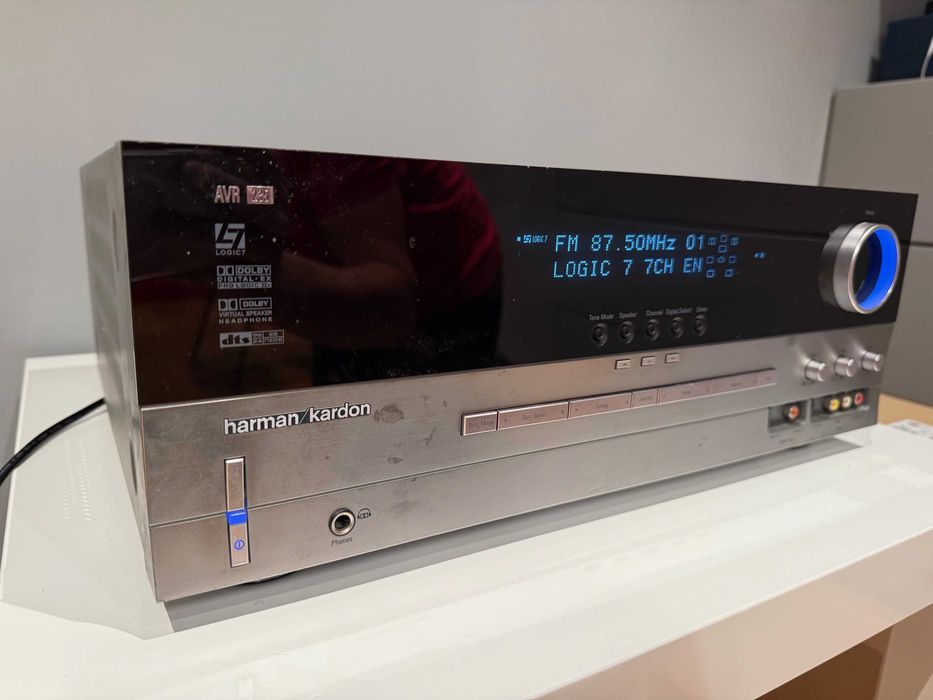Harman Kardon AVR 235 – amplituner kina domowego, mocny dźwięk