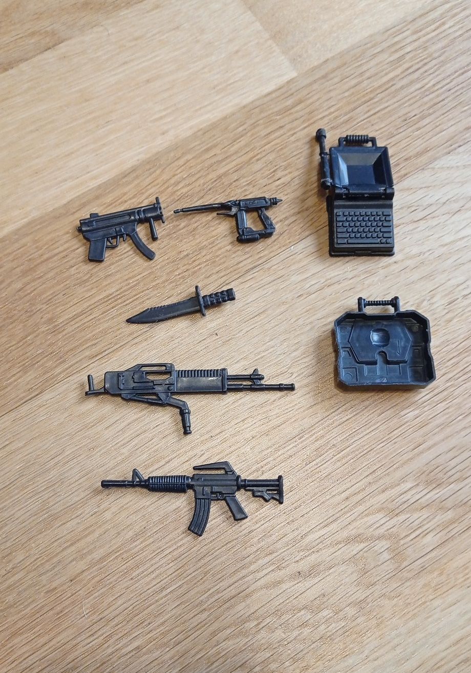 Zestaw militarny broń i akcesoria dla żołnierzyków, do makiety 8 szt.