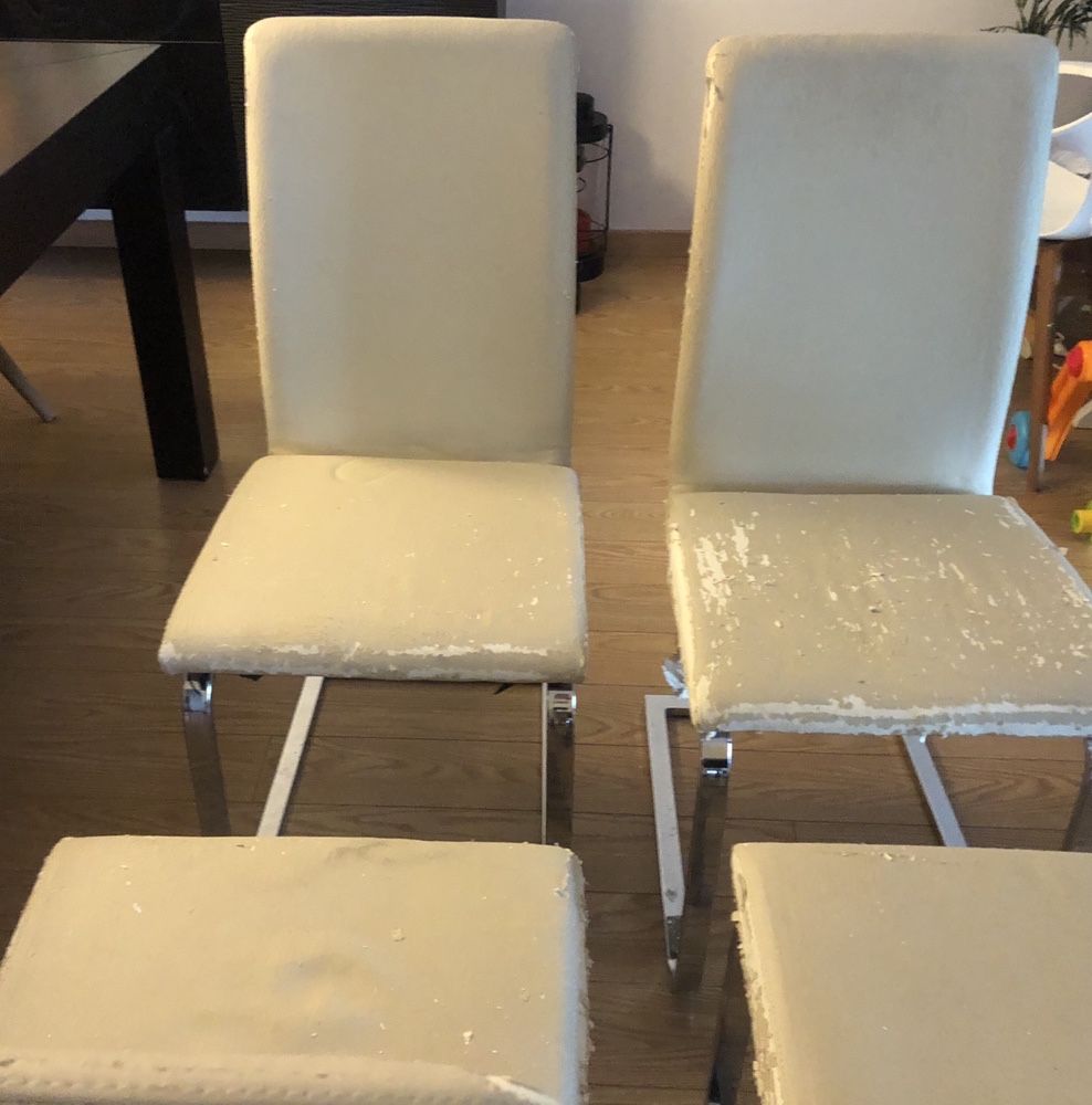Conjunto de 4 cadeiras de design moderno