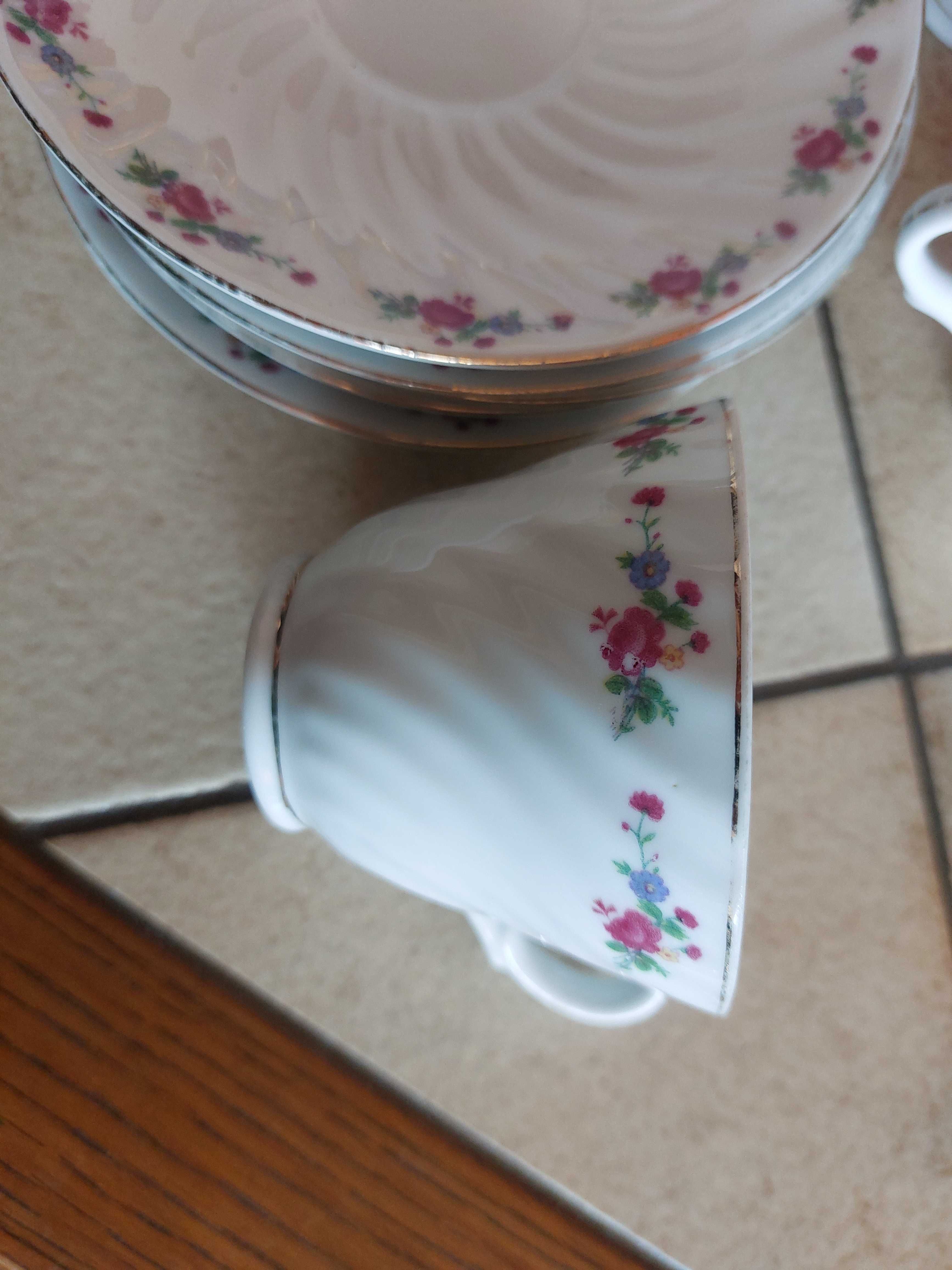 Zestaw chińskiej porcelany do kawy z kwiatami