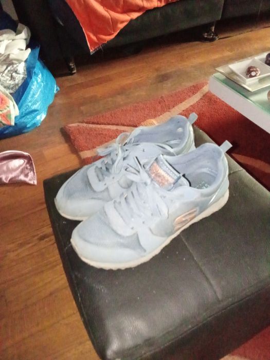 Tênis unisexo em bom estado